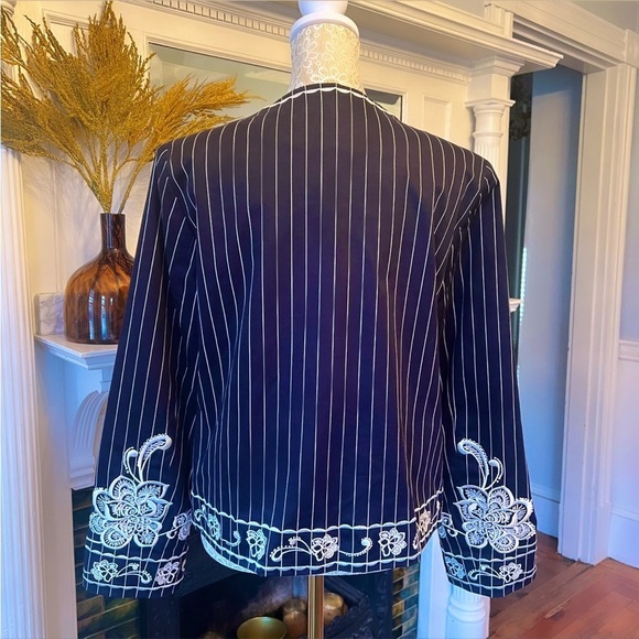 OSCAR DE LA RENTA Navy/Black & White Pinstriped Embroidered Floral Jacket Size 6 - Picture 11 of 15